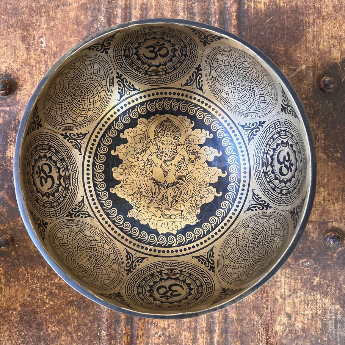 21cm diameter singing bowl with image of Ganesh inside