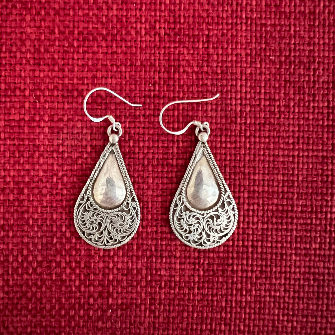 Sterling Silver filigree earrings in teardrop shape