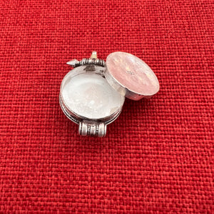 4cm long silver locket with large green turquoise stone in centre