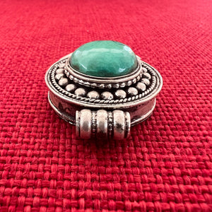 4cm long silver locket with large green turquoise stone in centre