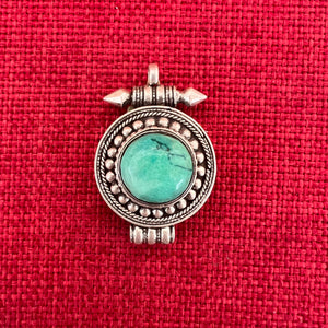 4cm long silver locket with large green turquoise stone in centre