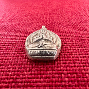 Silver pendant of Buddhist deity Chenrezig with 4 arms 