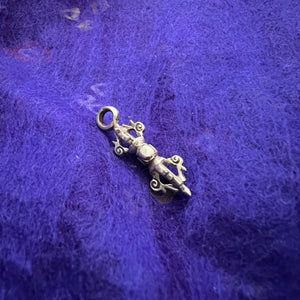 2.5cm silver dorje pendant with fine detail