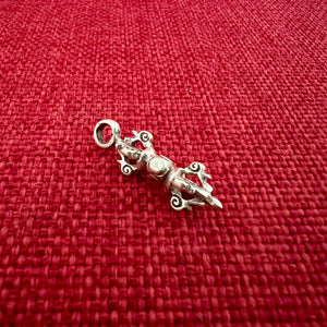 2.5cm silver dorje pendant with fine detail