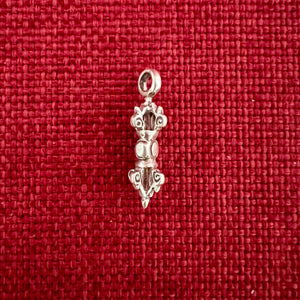 2.5cm silver dorje pendant with fine detail
