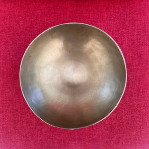 18cm smooth gold coloured singing bowl with wooden striker and blue donut cushion
