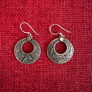 2.3cm Sterling silver filigree earrings in a round shape with a hole in the centre
