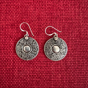 2.3cm Sterling silver filigree earrings in a round shape with a plain silver centre